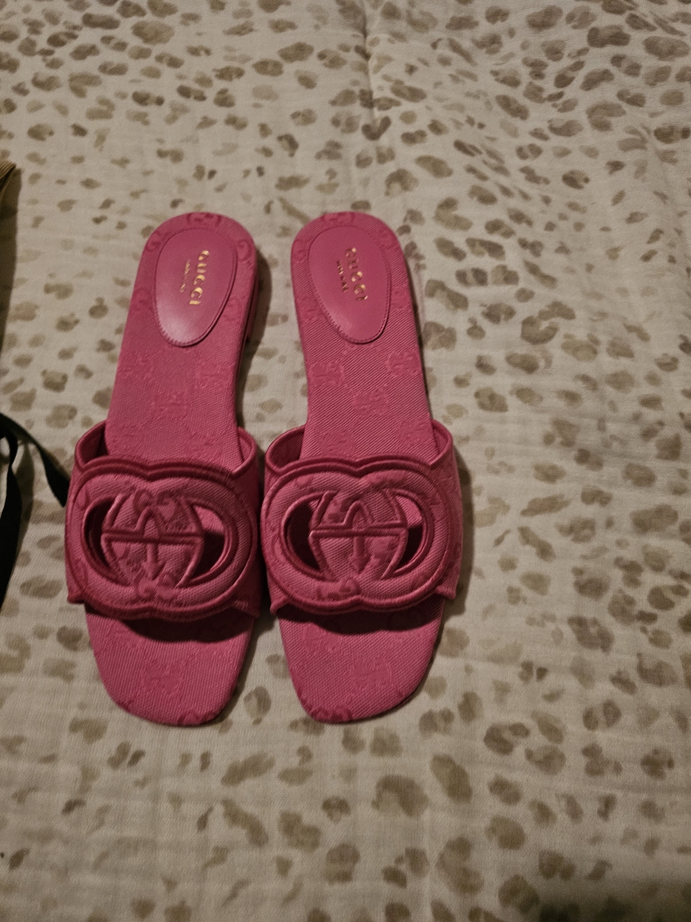 Gucci Pink Embroidered Slide Sandals🌸